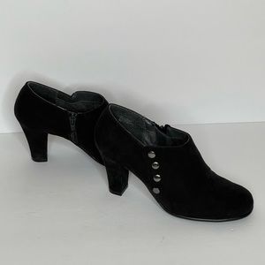 Aerosols black bootie size 6 suede shoe